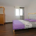 Vila Zare *