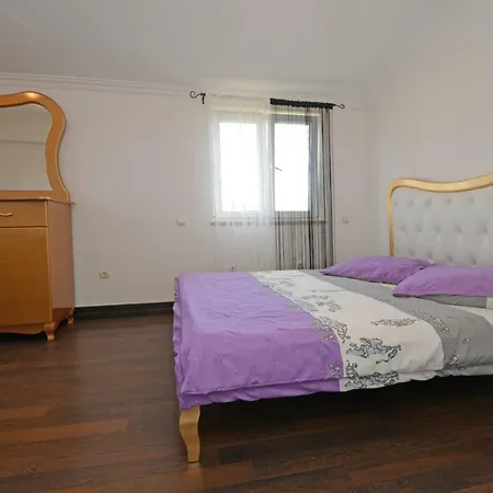 Vila Zare *